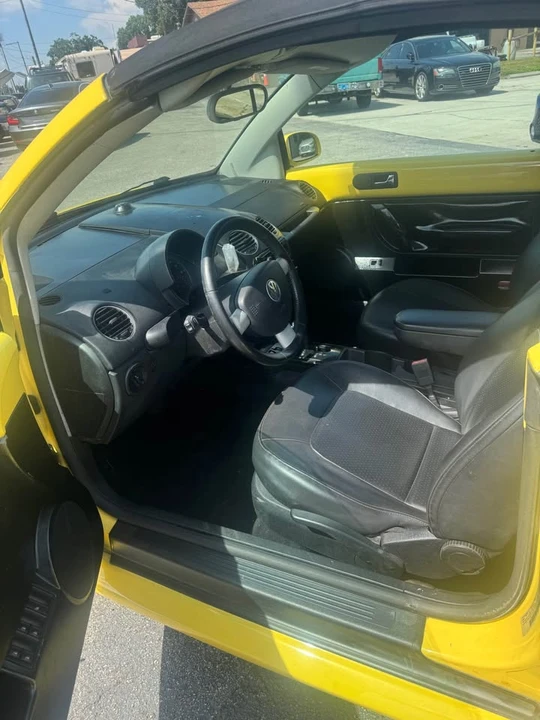 2008 Volkswagen New Beetle - Image 9 of 12