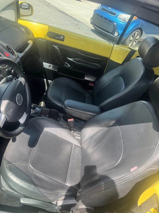 2008 Volkswagen New Beetle - Image 11 of 12