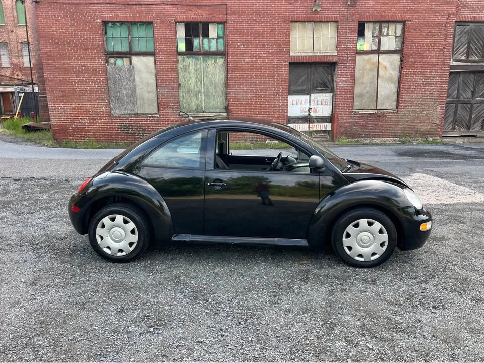 2008 Volkswagen New Beetle - Image 5 of 17