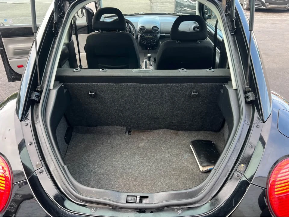 2008 Volkswagen New Beetle - Image 16 of 17