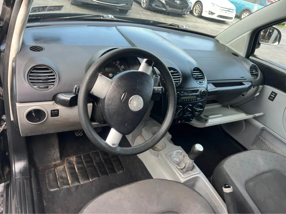 2008 Volkswagen New Beetle - Image 15 of 17