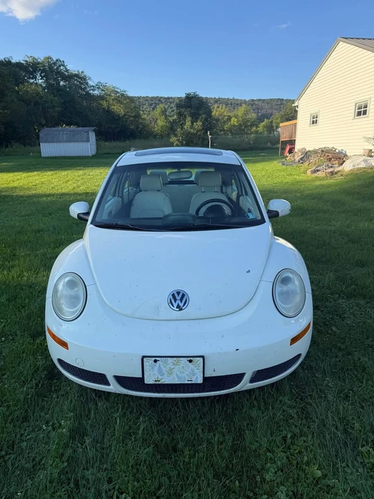 2008 Volkswagen New Beetle - Image 2 of 11