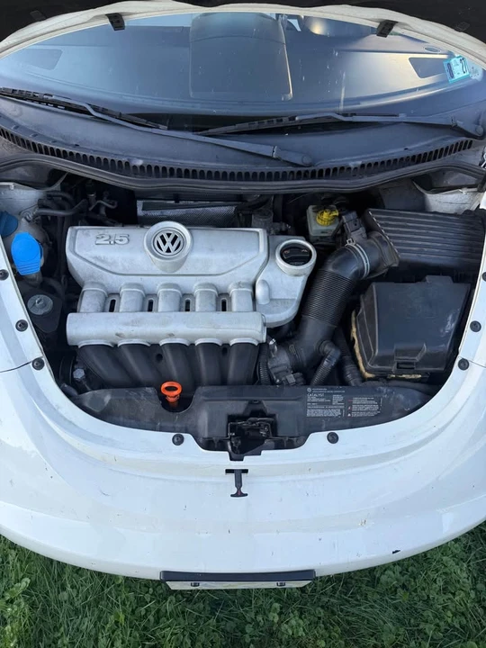 2008 Volkswagen New Beetle - Image 9 of 11