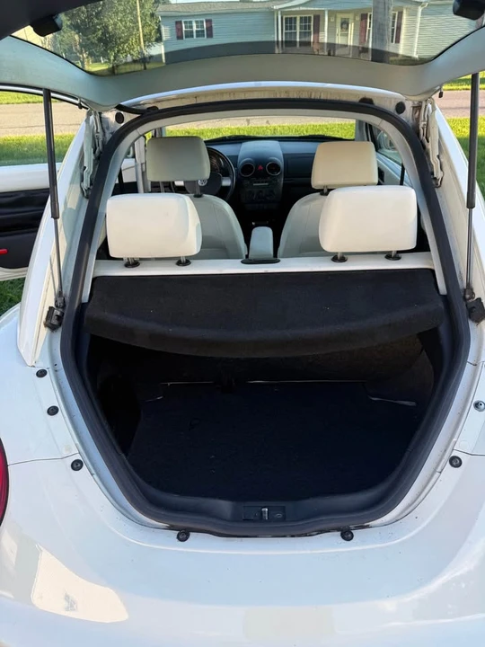 2008 Volkswagen New Beetle - Image 10 of 11