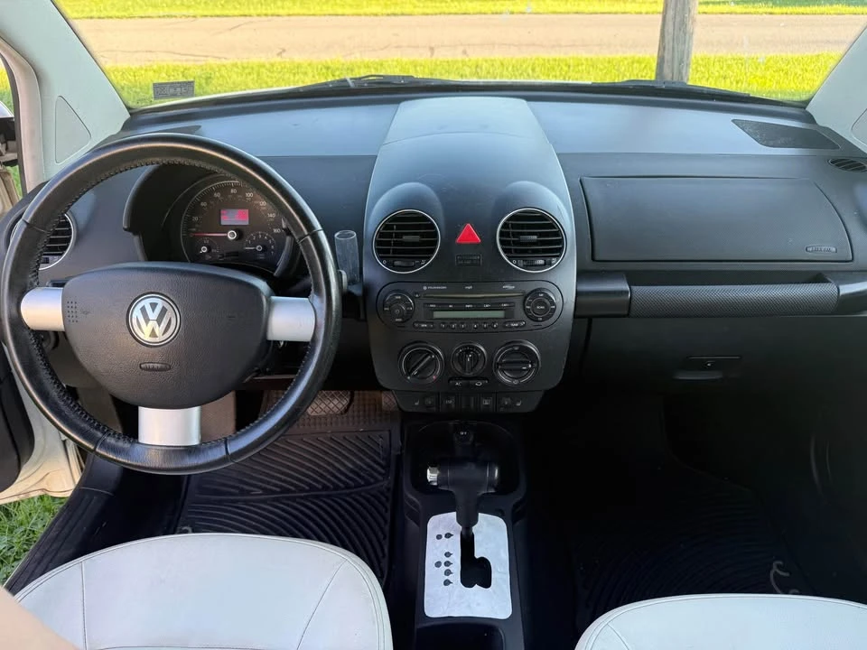 2008 Volkswagen New Beetle - Image 6 of 11