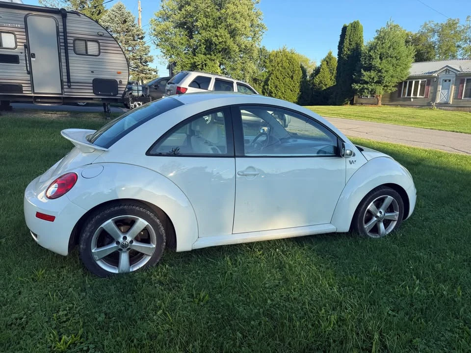 2008 Volkswagen New Beetle - Image 3 of 11