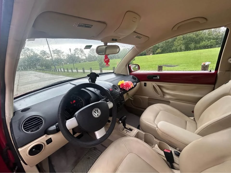 2008 Volkswagen New Beetle - Image 10 of 15