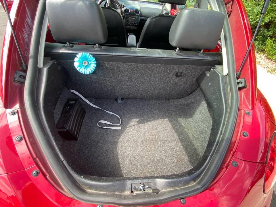 2008 Volkswagen New Beetle - Image 5 of 10