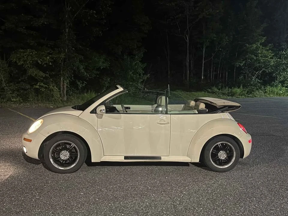 2008 Volkswagen New Beetle - Image 2 of 5