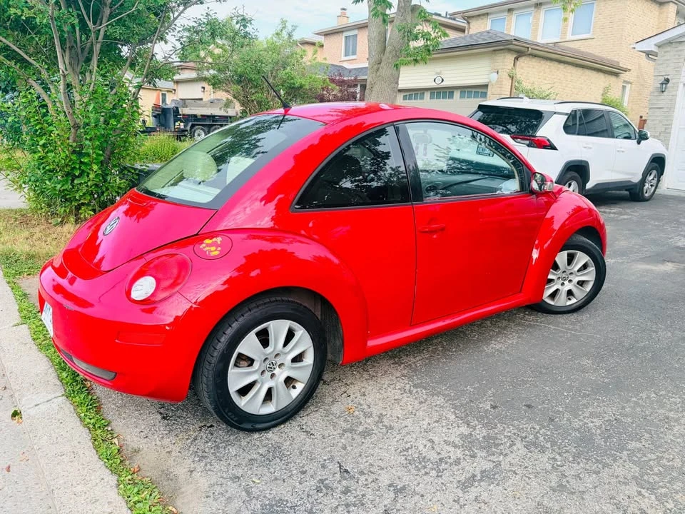 2008 Volkswagen New Beetle - Image 2 of 9