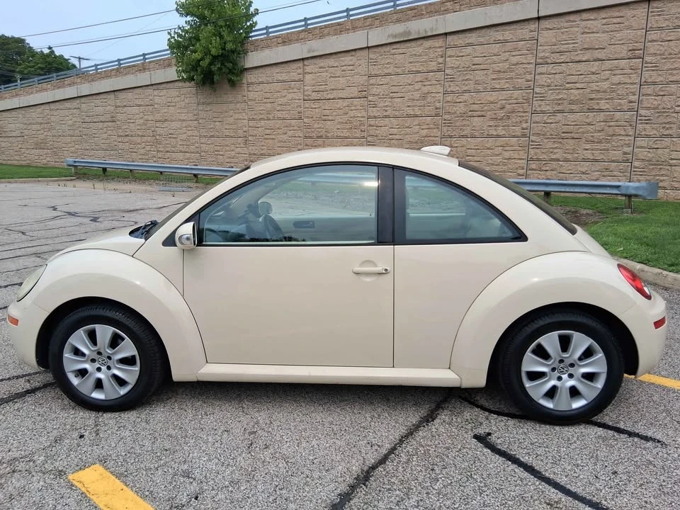 2008 Volkswagen New Beetle - Image 2 of 9
