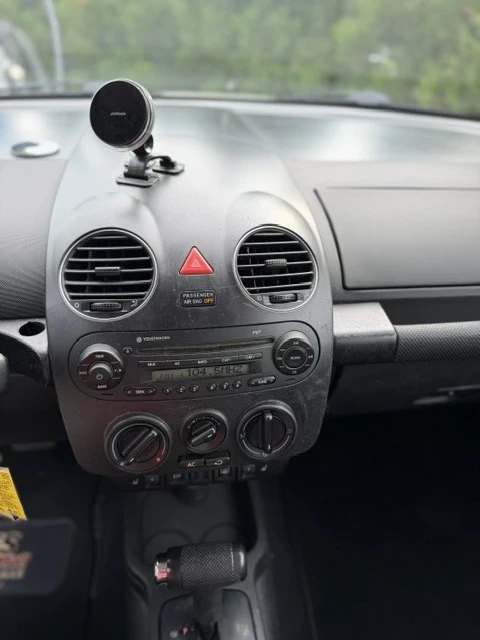 2008 Volkswagen New Beetle - Image 9 of 14