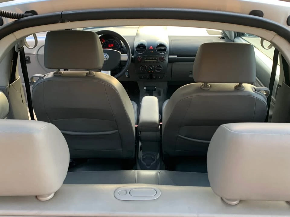 2008 Volkswagen New Beetle - Image 10 of 12