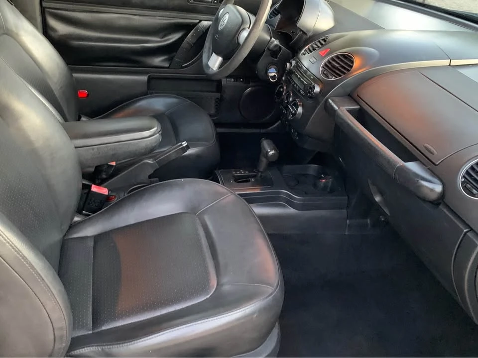 2008 Volkswagen New Beetle - Image 8 of 12