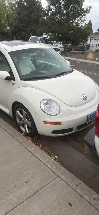 2008 Volkswagen New Beetle - Image 7 of 8