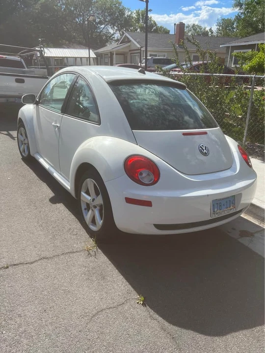 2008 Volkswagen New Beetle - Image 2 of 8