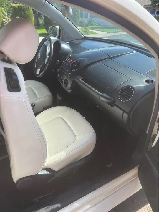 2008 Volkswagen New Beetle - Image 4 of 8