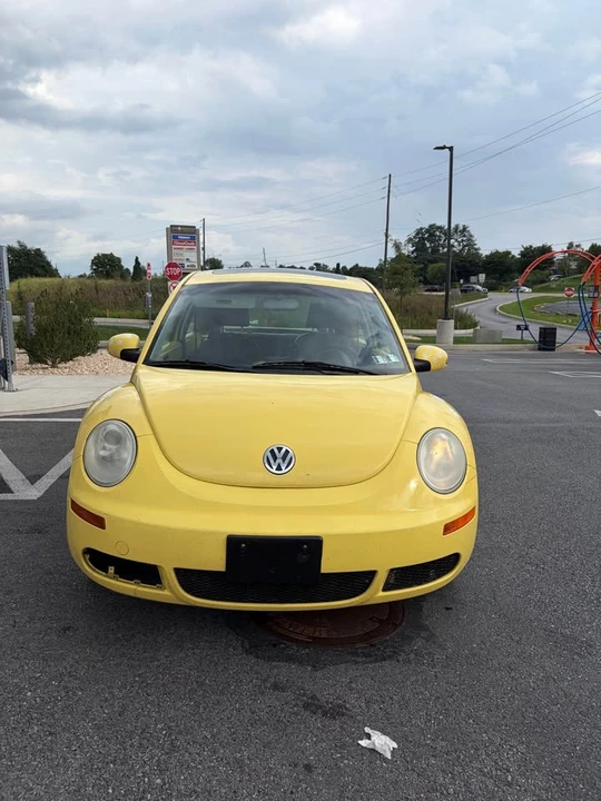 2008 Volkswagen New Beetle - Image 2 of 16