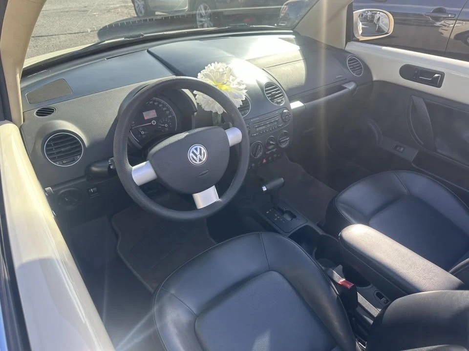 2008 Volkswagen New Beetle - Image 10 of 16
