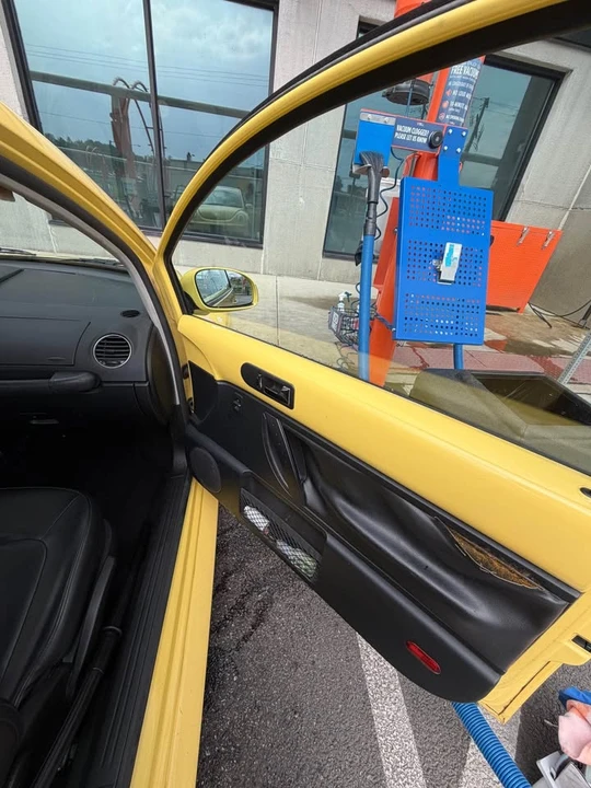 2008 Volkswagen New Beetle - Image 12 of 16