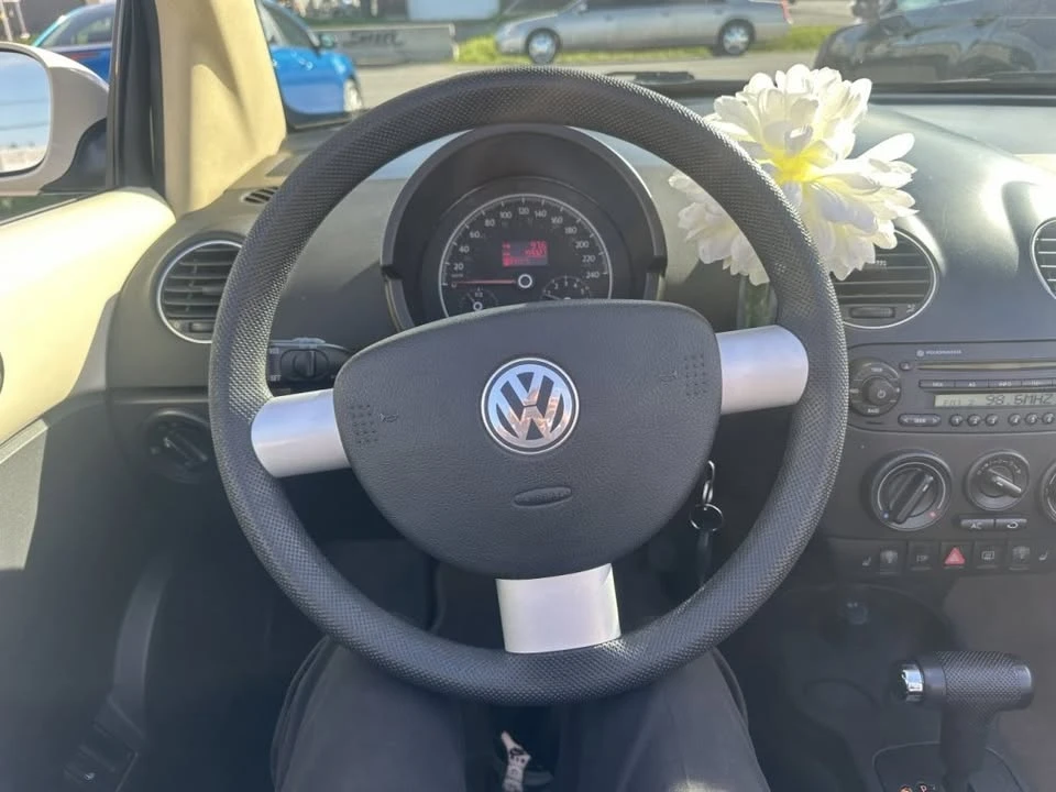 2008 Volkswagen New Beetle - Image 11 of 16