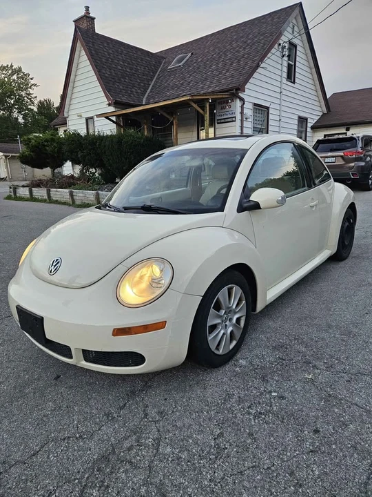 2008 Volkswagen New Beetle - Image 2 of 13