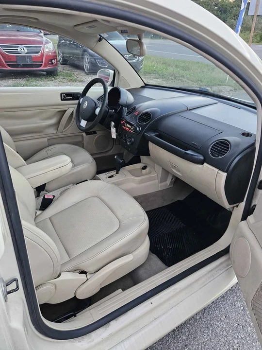 2008 Volkswagen New Beetle - Image 6 of 13