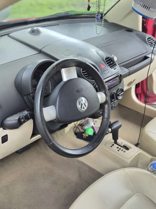 2008 Volkswagen New Beetle - Image 11 of 14