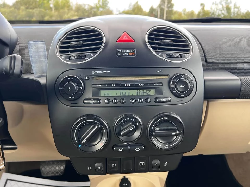 2008 Volkswagen New Beetle - Image 15 of 18