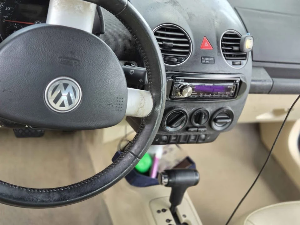 2008 Volkswagen New Beetle - Image 10 of 14