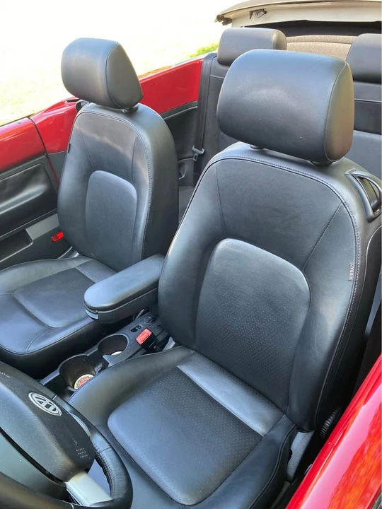 2008 Volkswagen New Beetle - Image 10 of 12