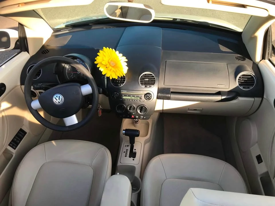 2008 Volkswagen New Beetle - Image 5 of 6