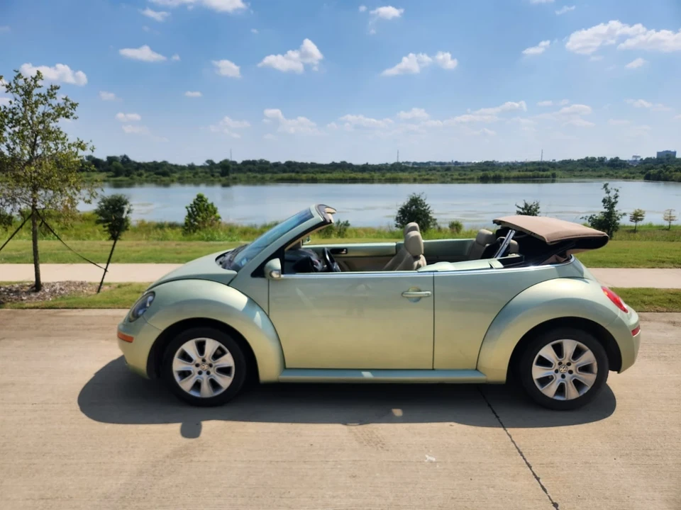 2008 Volkswagen New Beetle - Image 2 of 15