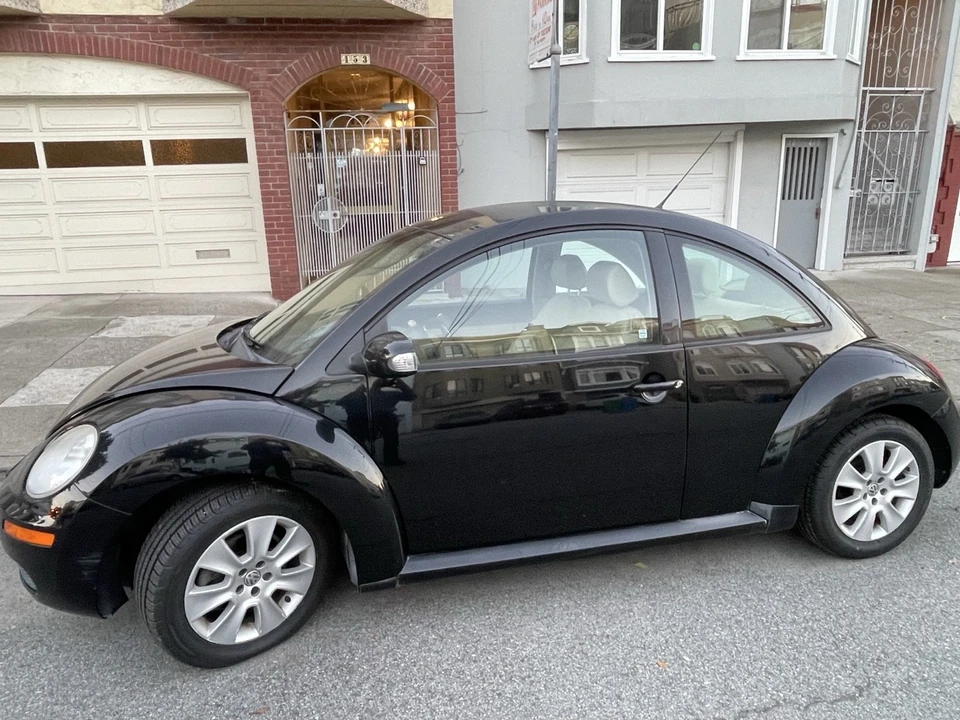 2008 Volkswagen New Beetle - Image 2 of 3