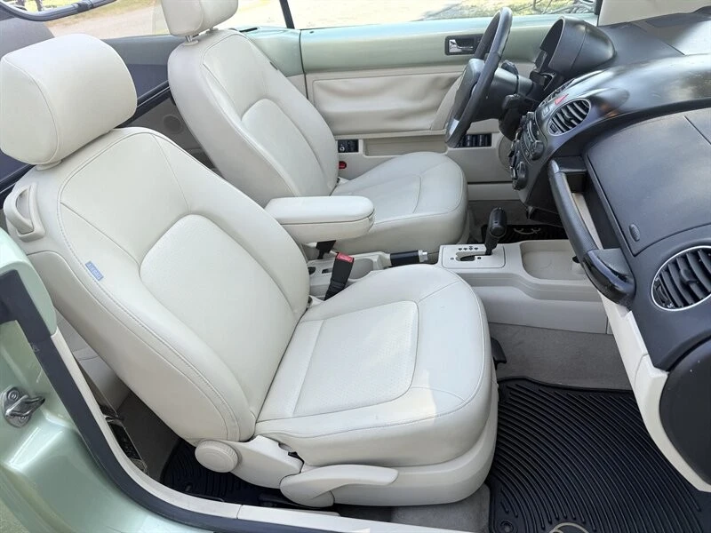 2008 Volkswagen New Beetle - Image 20 of 21