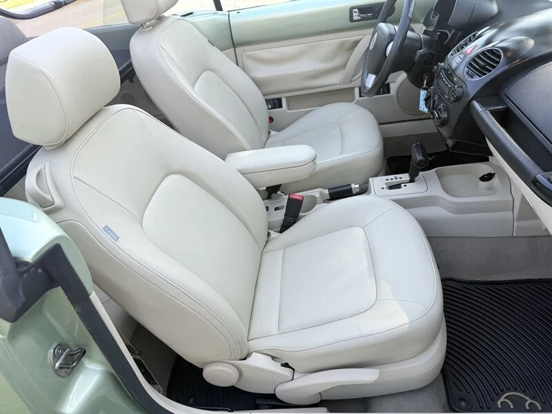 2008 Volkswagen New Beetle - Image 15 of 21