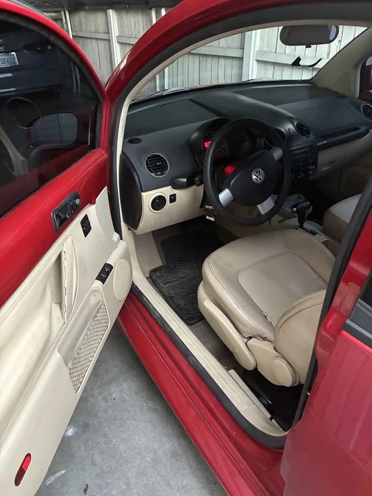 2008 Volkswagen New Beetle - Image 7 of 9