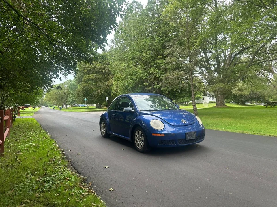2008 Volkswagen New Beetle - Image 2 of 8