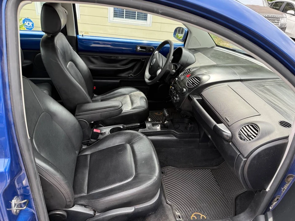 2008 Volkswagen New Beetle - Image 5 of 6
