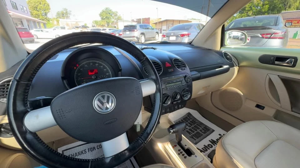2008 Volkswagen New Beetle - Image 7 of 12