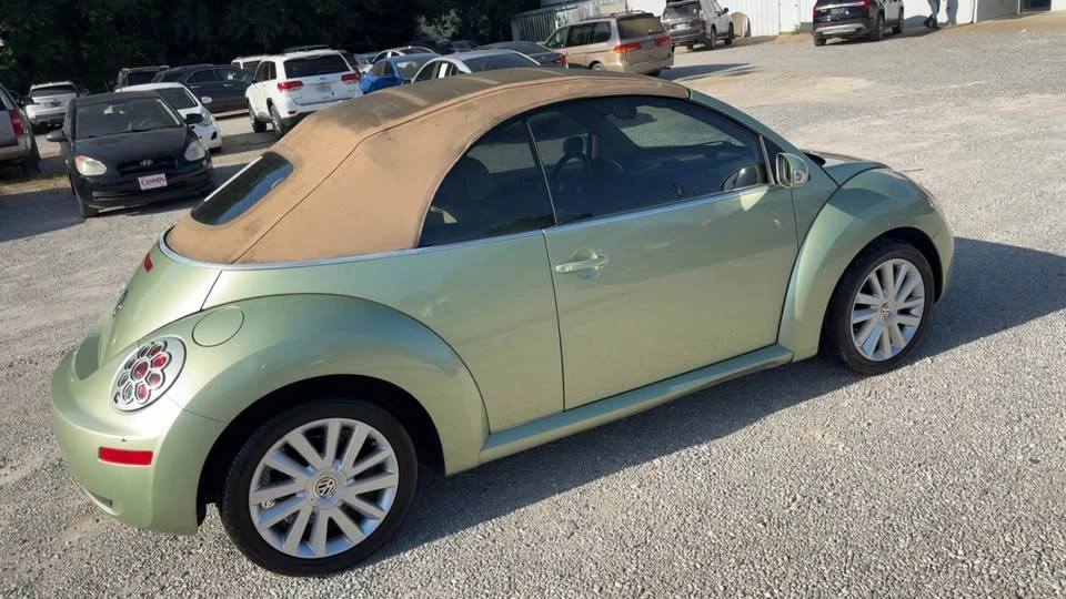 2008 Volkswagen New Beetle - Image 2 of 12