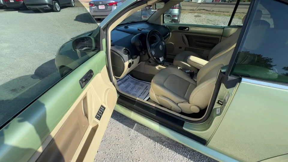 2008 Volkswagen New Beetle - Image 5 of 12