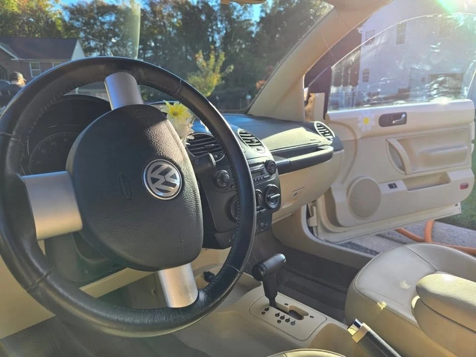 2008 Volkswagen New Beetle - Image 12 of 20