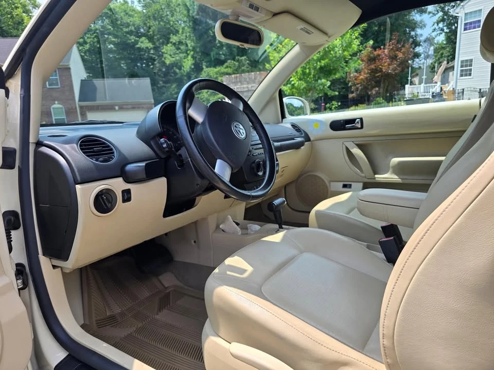 2008 Volkswagen New Beetle - Image 10 of 20