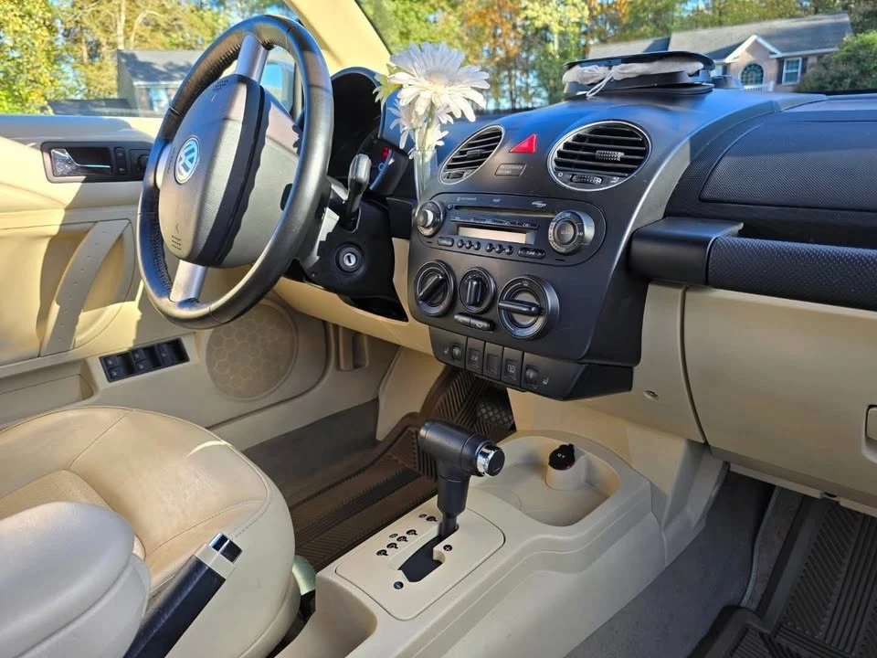 2008 Volkswagen New Beetle - Image 15 of 20