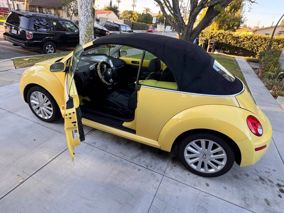 2008 Volkswagen New Beetle - Image 2 of 6