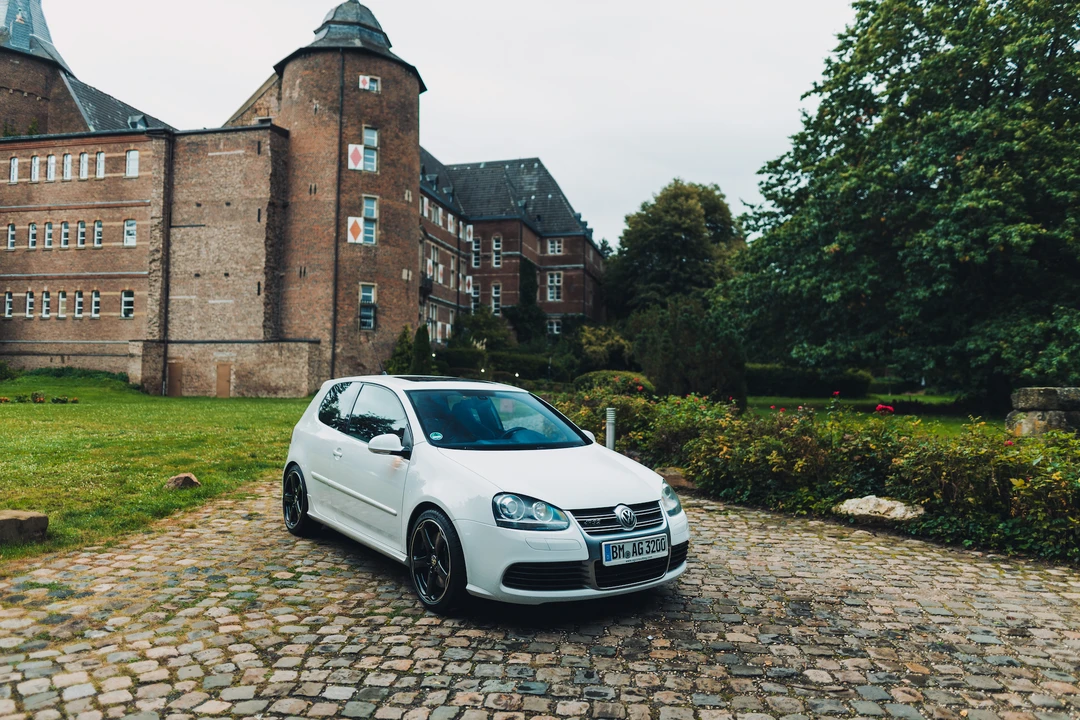 2009 Volkswagen R32 Mk5 - Image 8 of 31