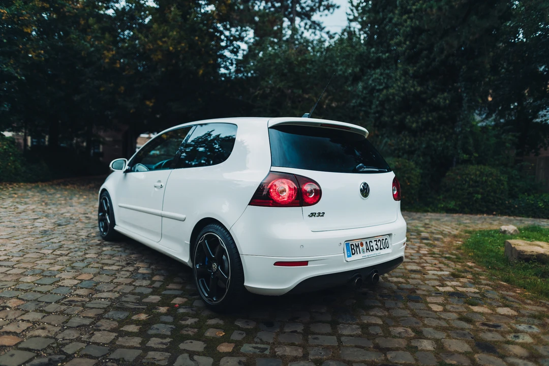 2009 Volkswagen R32 Mk5 - Image 11 of 31