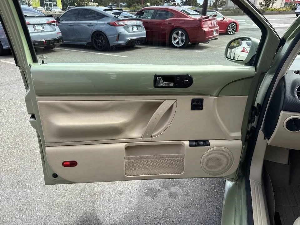 2008 Volkswagen New Beetle - Image 18 of 20
