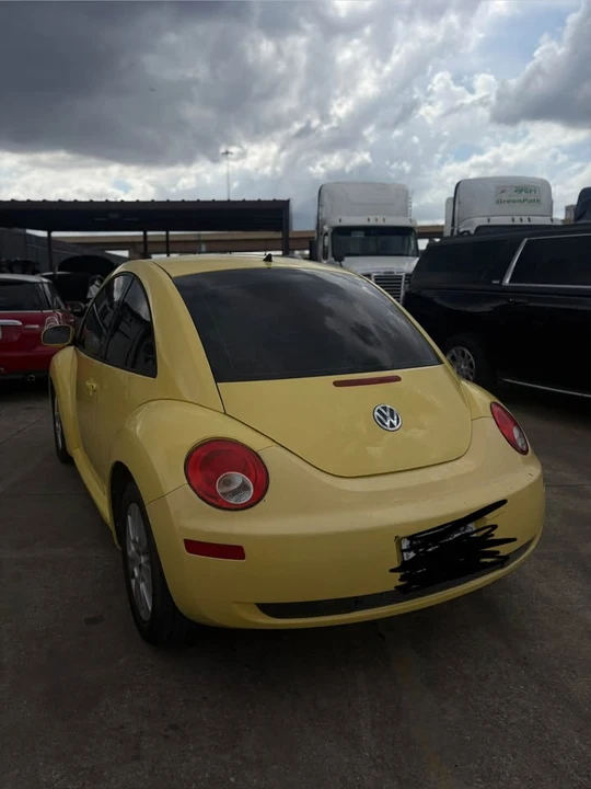 2008 Volkswagen New Beetle - Image 3 of 4